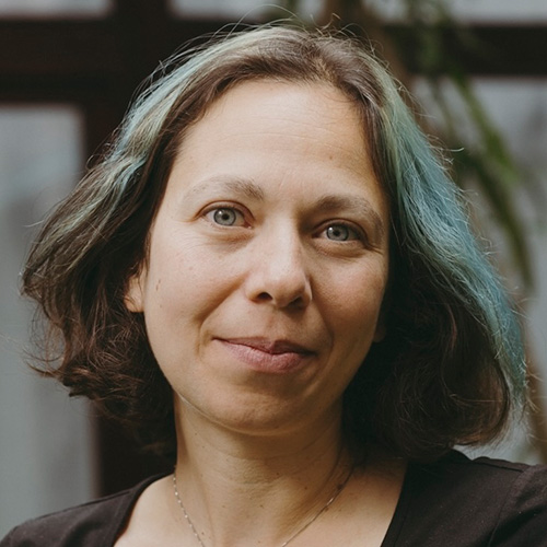 Alya Abbott's headshot